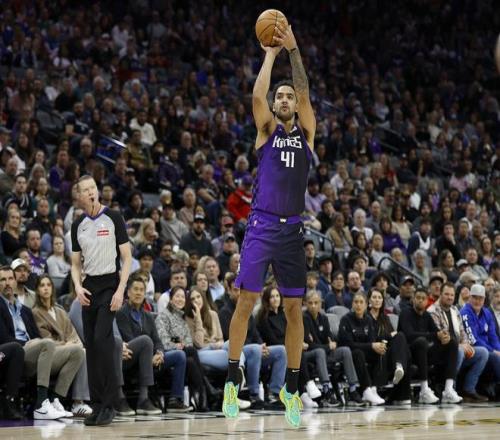 美记：莱尔斯和皇马的合同是1年320万美元包含NBA跳出条款