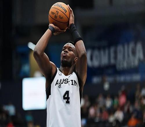 马刺用训练营合同签下内线新星，估计新赛季他还得前往二队效力