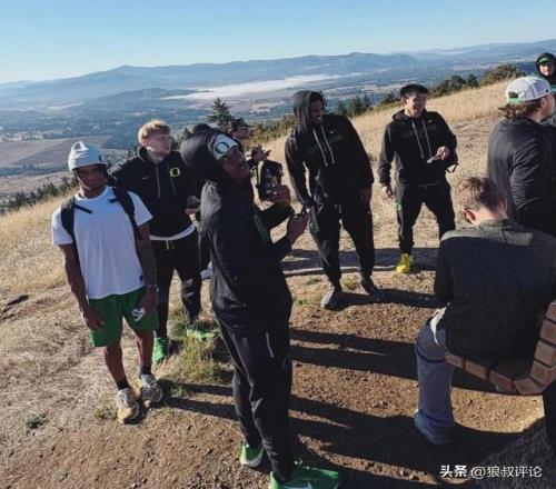 官宣倒计时曝林葳与俄勒冈大学队友们一起爬山已穿上统一训练服