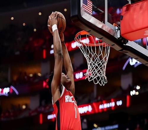 跟队记者：阿门有不错的传球能力，但他不适合担任火箭的先发控卫