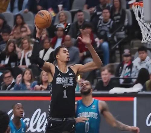 签下了！一年工资全捐给祖国！被保罗奶活的废柴，力挺文班亚马！