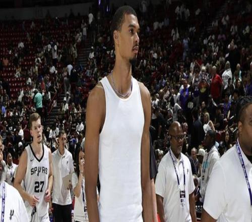 名记：文班亚马近日参与了一些全场比赛表现相当出色