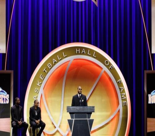 韦德：我穿3号是因为艾弗森我和偶像一起引荐甜瓜进名人堂