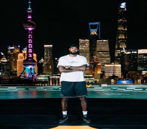 球迷酒店健身房蹲詹皇成功：一同训练1小时！上海活动地点已路透