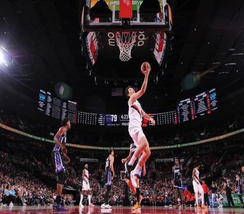 NBA主场首秀，队友夸杨瀚森不一般