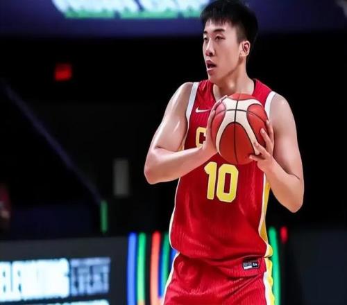 疯抢！男篮小将郇斯楠收到8所NCAA名校邀请，世青赛表现征服全美