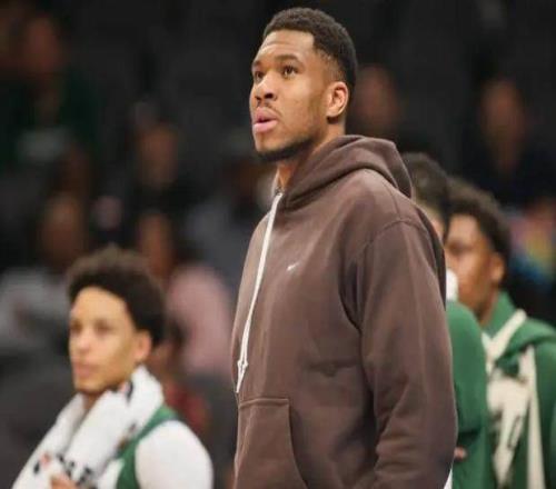 字母哥自评联盟前五新赛季担任“控锋”率队冲杀