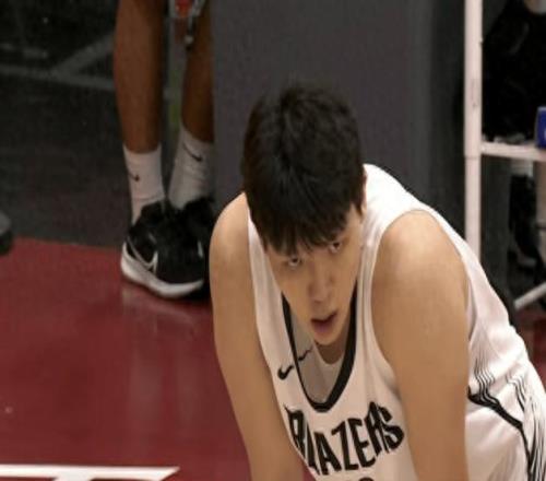 篮网战胜太阳，门票销售曾凡博枯坐板凳NBA生涯到此一游