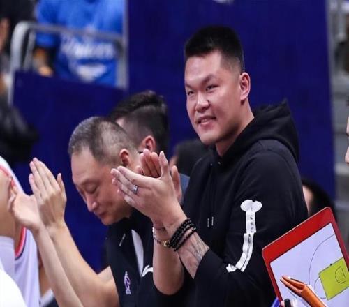 广东三巨头合同曝光，无人顶薪！朱芳雨拿捏2大新援，不服不行