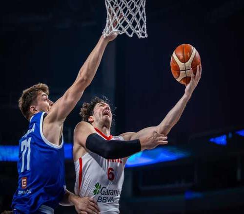 得分能力相当稳定！前骑士马刺侧翼老将在欧锦赛中状态神勇