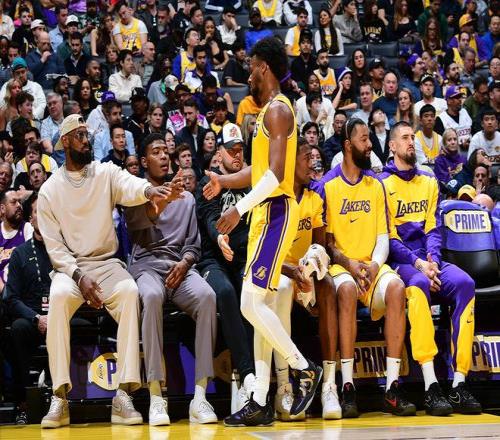 A史密斯：我只批评了布朗尼一次詹姆斯却说我一直针对布朗尼