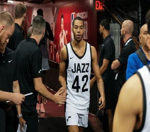 首笔！勇士再刮彩票，签约25岁落选秀，曾创NCAA场均22+5+5神迹