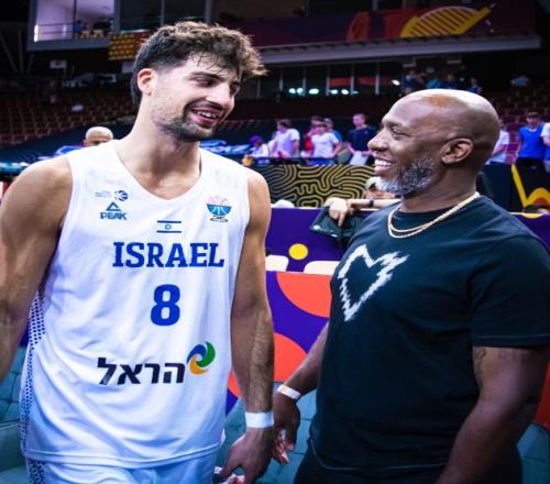 比卢普斯特意观战：阿夫迪亚20+9被赞蝙蝠侠2.06米能从1打到4