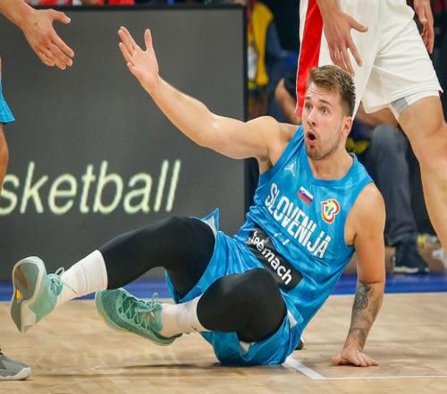 空砍34分，空砍39分，越打越憋屈！湖人或许选错了詹姆斯接班人