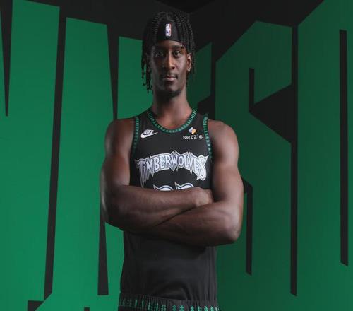 森林狼官方：伦纳德米勒今日可以出战广州龙狮