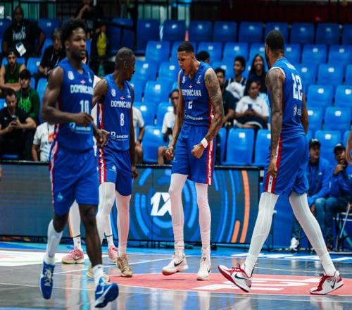 护筐能力极强！前黄蜂二队内线新星在美洲杯至今的表现相当稳定