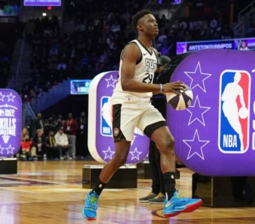 三兄弟效力同一支球队，Shams：雄鹿双向合同签约字母哥的弟弟