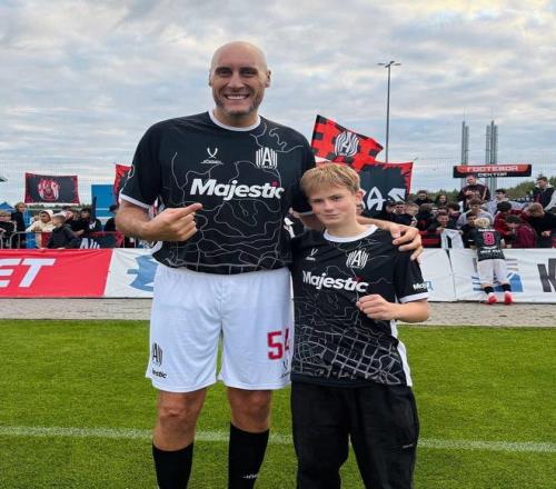 高人来了！2米26前NBA球员改踢足球，成足球史最高球员