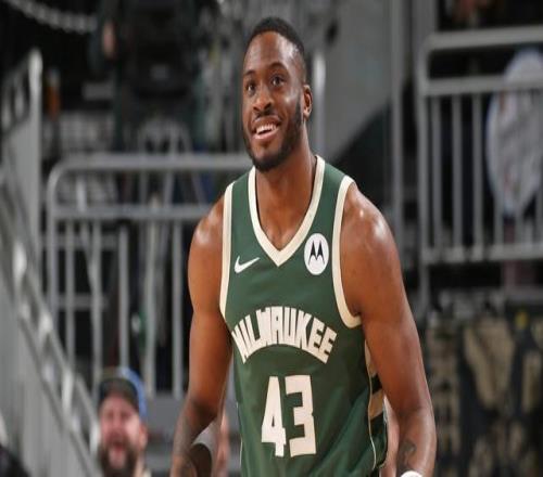 官宣：雄鹿正式与萨纳西斯安特托昆博完成续约