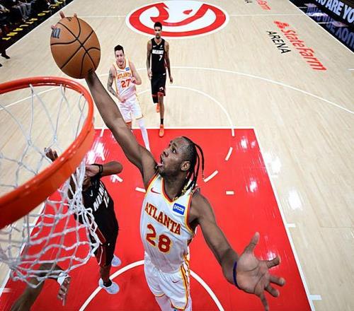 17篮板5盖帽！前马刺内线新星在老鹰打出了一场现象级的表现