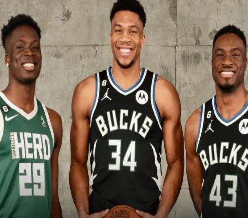 真秀！三兄弟同台，为了字母哥，雄鹿真拼了，玩起了家族篮球啊