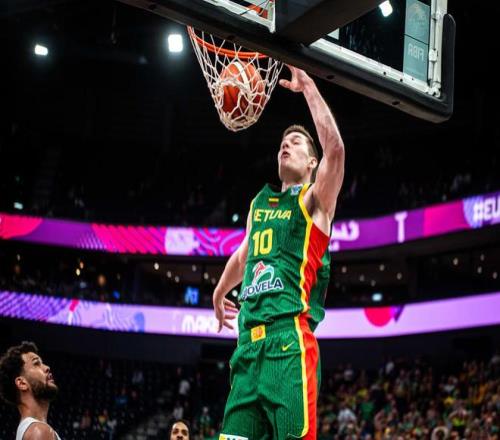 进步幅度惊人！昔日76人弃将已经成为立陶宛队的重要轮换球员