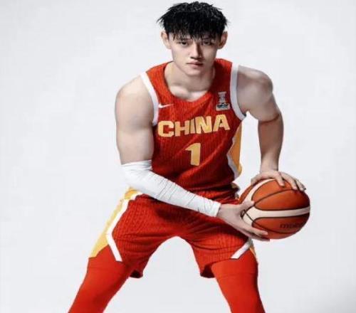 北京男篮官宣：已完成国内球员注册将为签篮网的曾凡博预注册