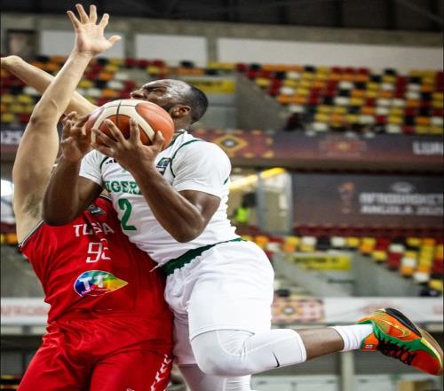 火箭官宣晒奥科吉狂欢瞬间：轰33+6创三纪录斯通308万签神将又赢