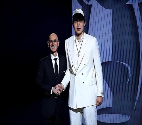 ESPN分析师：杨瀚森的组织能力是顶级水平，他能够在场上进行指挥