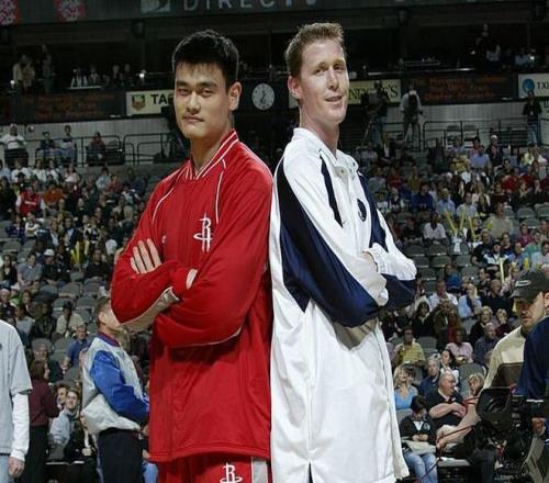 还记得他吗“大竹竿”布拉德利现身Big3联赛，小腿已经截肢