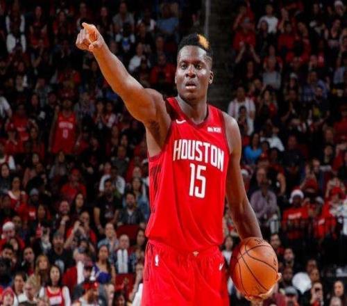 火箭弃将中锋签老鹰，受限双向身份签正式合同，不经意变NBA首人