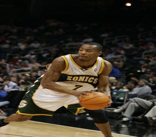 13年冠军成员！Scotto：马刺任命拉沙德刘易斯担任球员发展教练