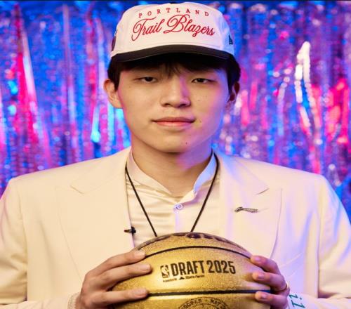 刘玉栋杨瀚森打NBA唯一欠缺强悍身体姚明当年不是吃是练出来的