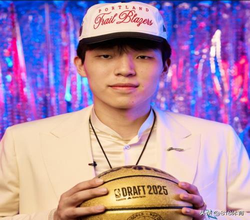 刘玉栋杨瀚森打NBA唯一欠缺强悍的身体姚明当年不是吃是练出来的