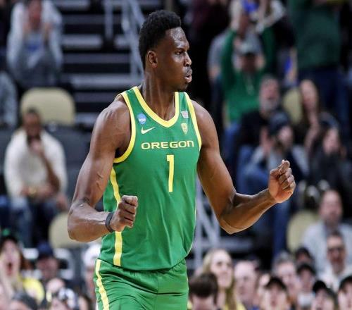 可惜！火箭队主动放弃15+9潜力中锋，名记摊牌：老鹰签下堪称双赢