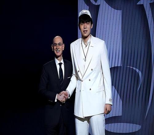 开拓者记者：杨瀚森和克林根风格迥异，他们不可能同时出现在场上