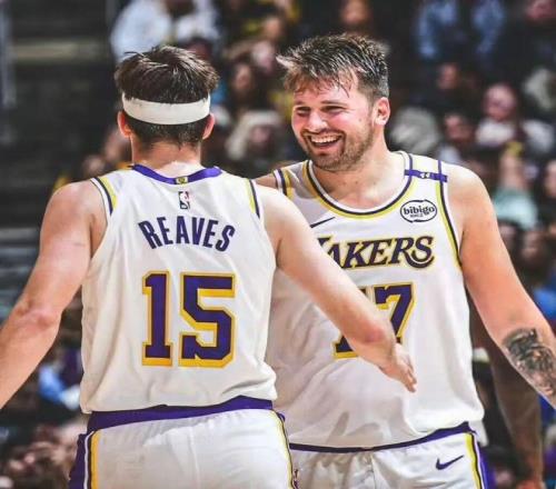 东契奇首秀！合砍50分强的离谱...湖人又捡到宝咯！