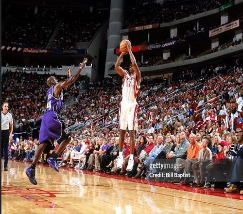 当年火箭的“第一个给姚麦传球的球员”沃德现在在干什么