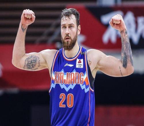 莫泰：在CBA打球对我身体消耗太大了每场比赛打完都像被打了一顿