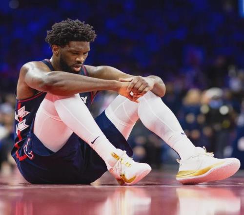 3年1.87亿！恩比德膝伤加重！76人后悔顶薪续约