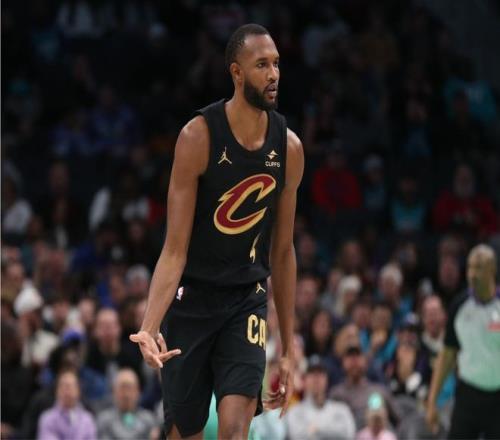 美媒晒埃文莫布利健硕身材近照，配文“骑士新赛季有点吓人”