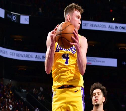 4场季前赛只打了1场好球，湖人侧翼新星的情况实在是令人担心