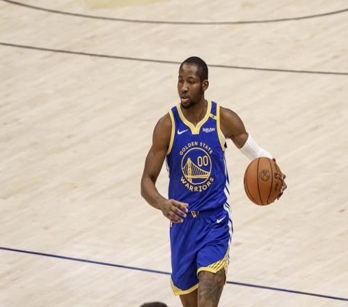 美记：库明加想在视他为首发球队欢迎任何加盟国王或太阳的机会