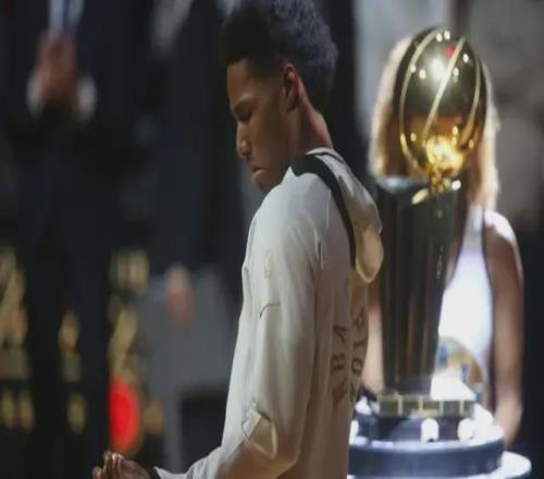 还记得他吗勇士“太子”，为多赚200万离队，如今怎样了