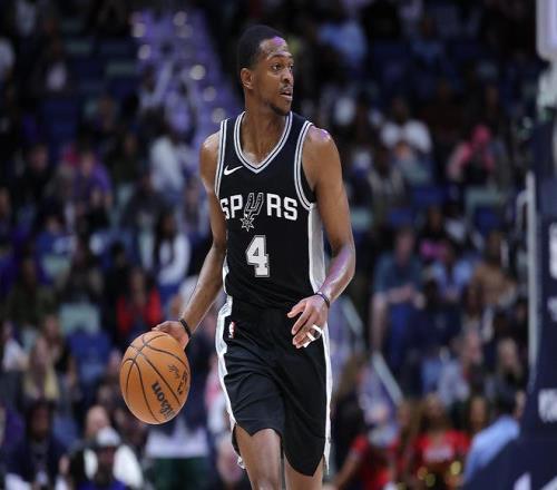 美媒：27岁的福克斯生涯总薪资已超过了保罗，这个时代太幸福了