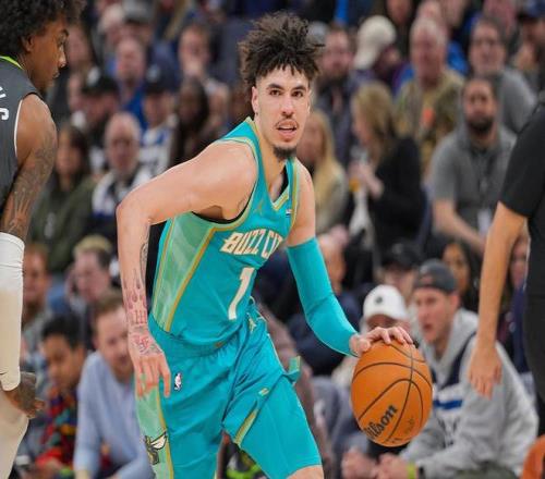 缺少门面巨星，地处小球市，不被联盟待见，21年了这队还是原地踏