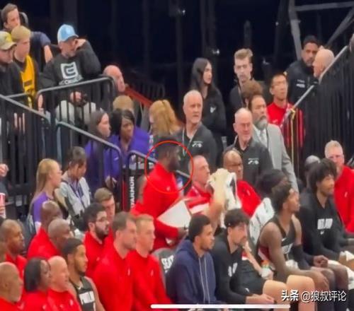 杨瀚森3分6犯泪洒现场引热议！前山东外援安慰选秀前力推开拓者