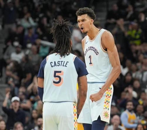 记者：马刺已执行卡斯尔和文班亚马202627赛季球队选项