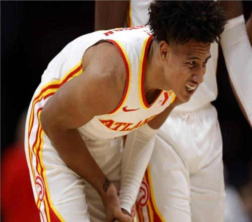 老鹰主帅：杰伦约翰逊和戴森将不会出战今天对阵火箭的比赛