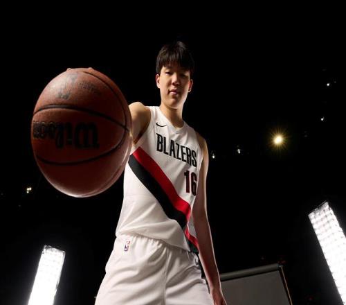 杨瀚森能否在NBA生存巴特尔的真实看法让人惊讶！